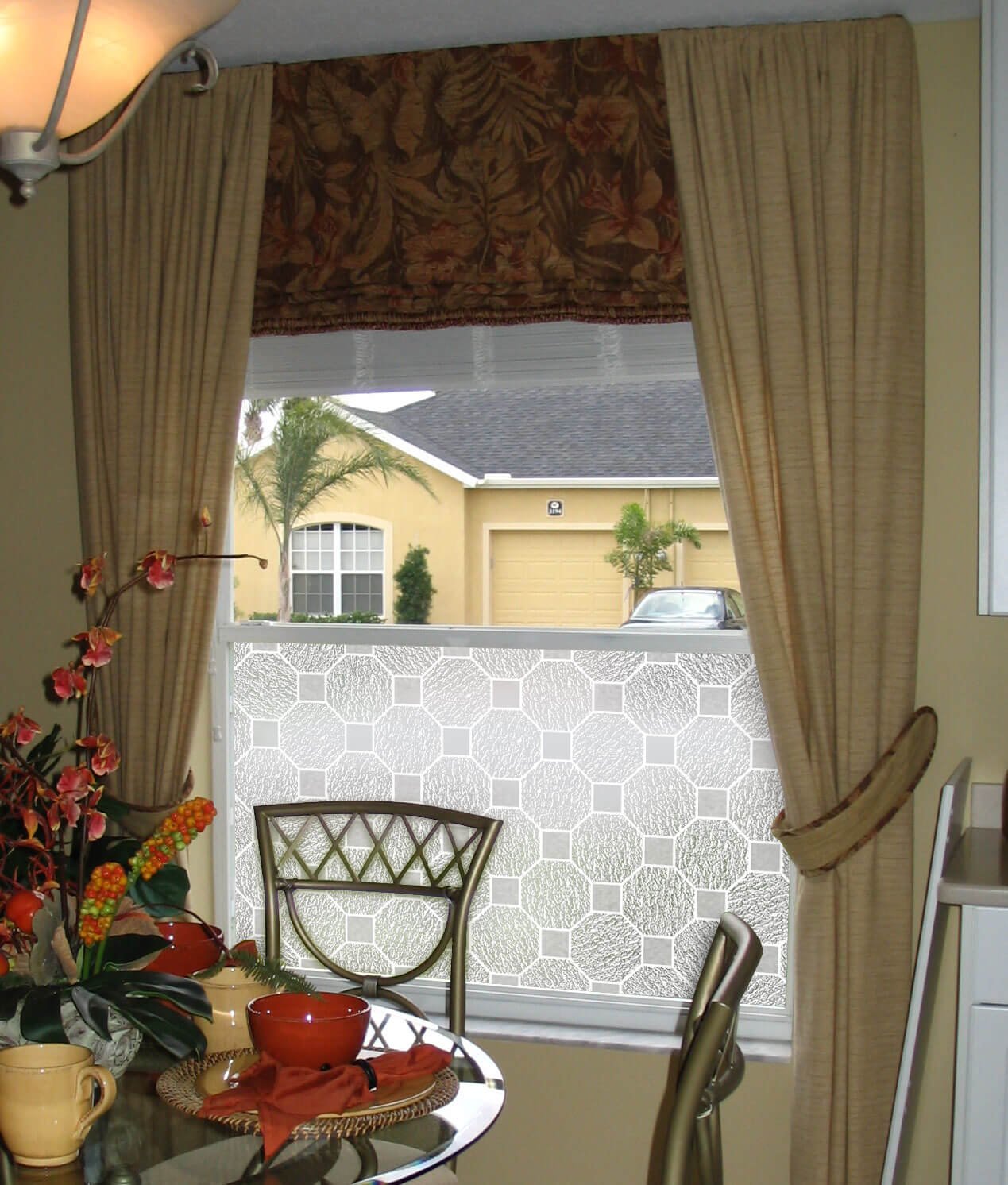 Block Window View For Dogs: 5 Easy & Safe Solutions 3 Block Window View For Dogs: 5 Easy & Safe Solutions