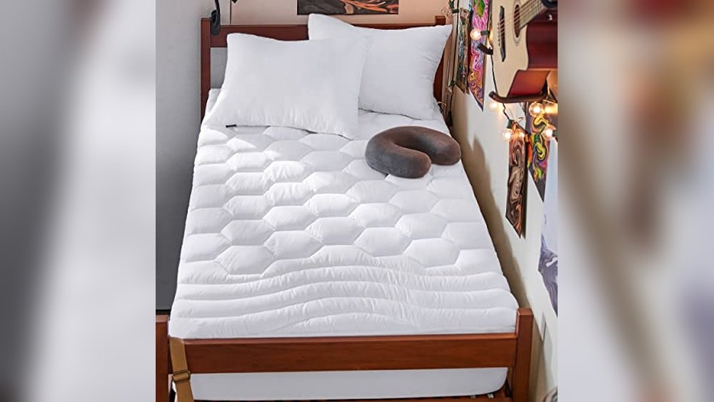 Best Mattress Cover for Dorm Room