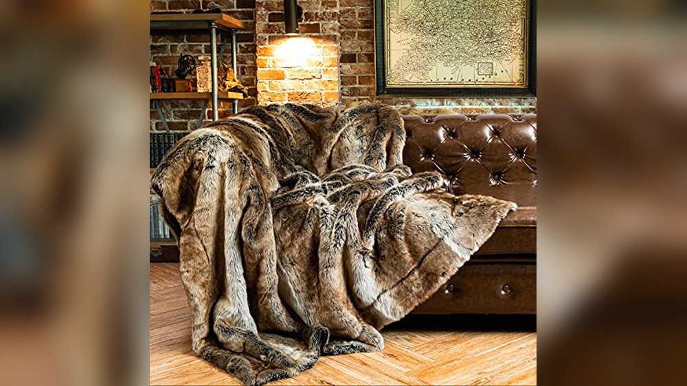 Best Throws for Leather Sofas