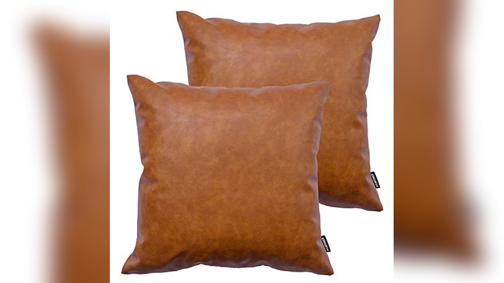 What Throw Pillows are Best for Leather Couch