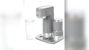 Best Coffee Machine for Iced Lattes: Top Picks with Built-In Frother