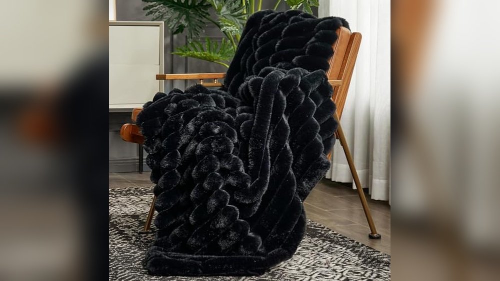 Best Luxury Throws for Sofas 2026: Elevate Your Living Space