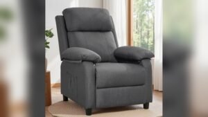 Best Reading Chair for Short Person: Top Comfortable Small Recliners Reviewed
