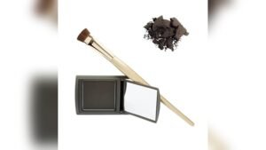 Best Way to Blend Gray Hair for Brunettes with Top Root Touch-Ups